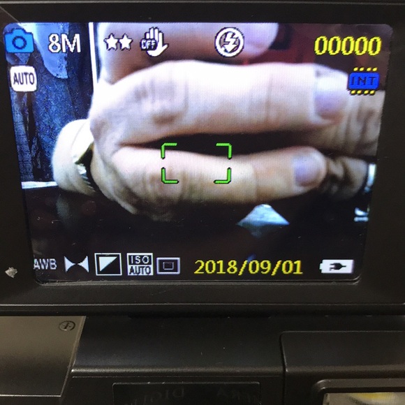 Very lightly used CMOS digital zoom lens camera - Picture 7 of 7